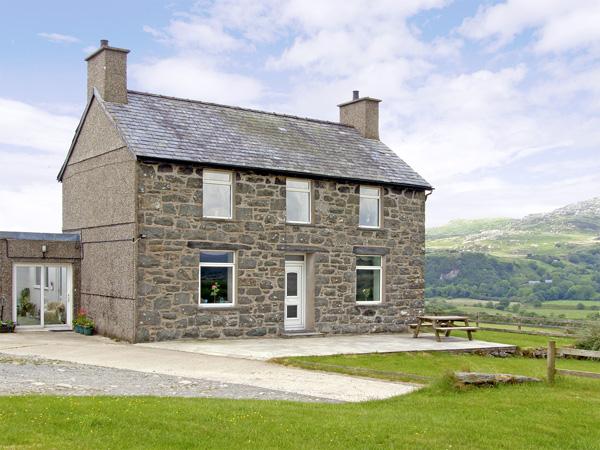 Ymwlch Bach Farmhouse