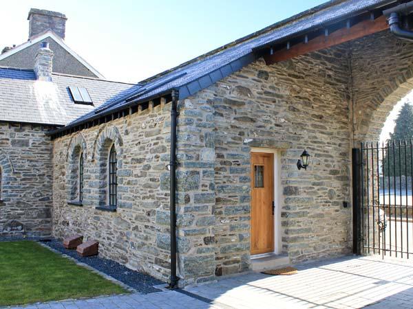 4 Bythynnod yr Aran