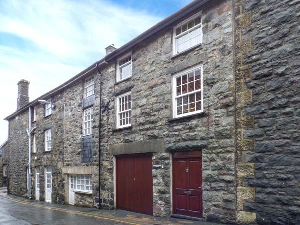 Bryn Meirion Bach