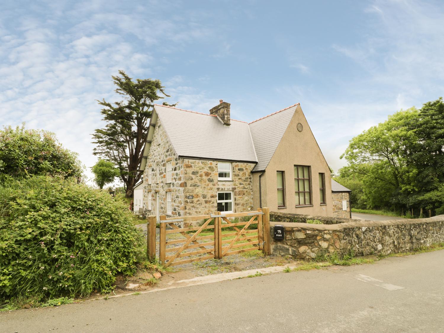 Tyr Ysgol