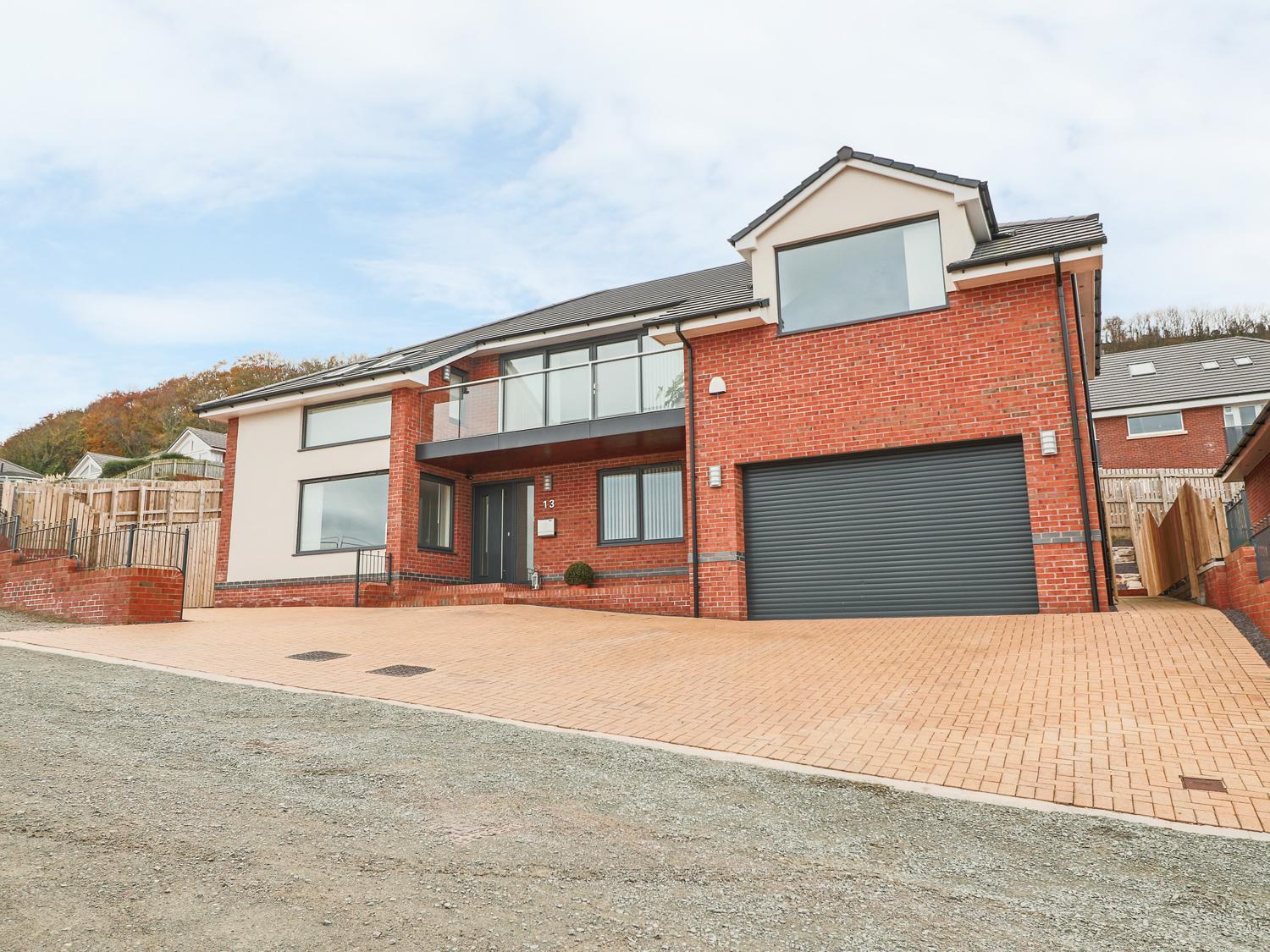 13 Parc Llindir