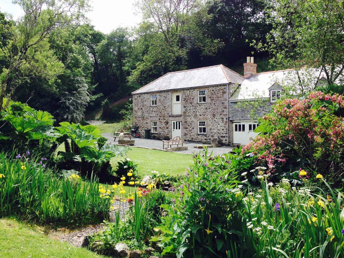 Hallowarren Barn