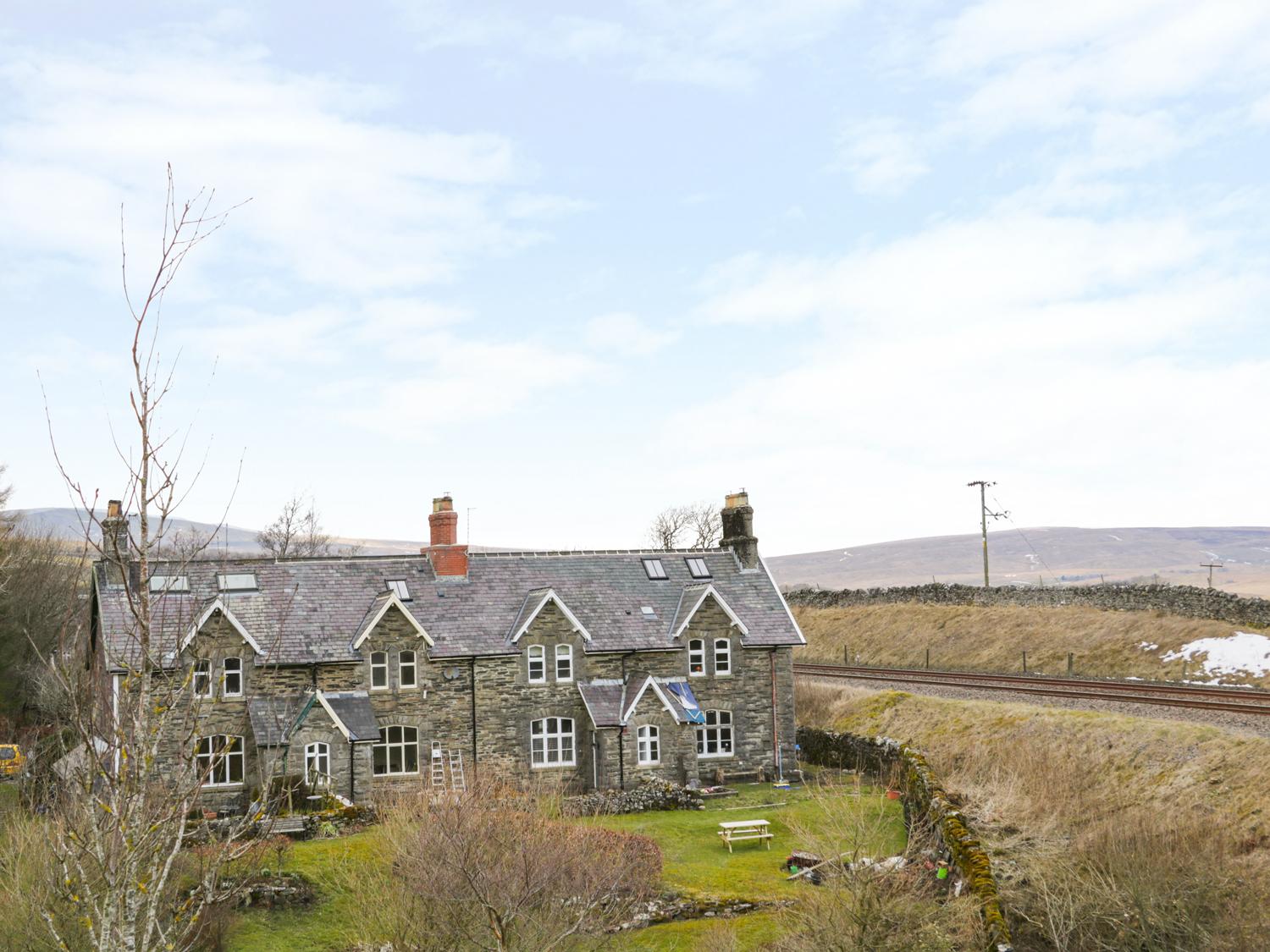 2 Railway Cottages