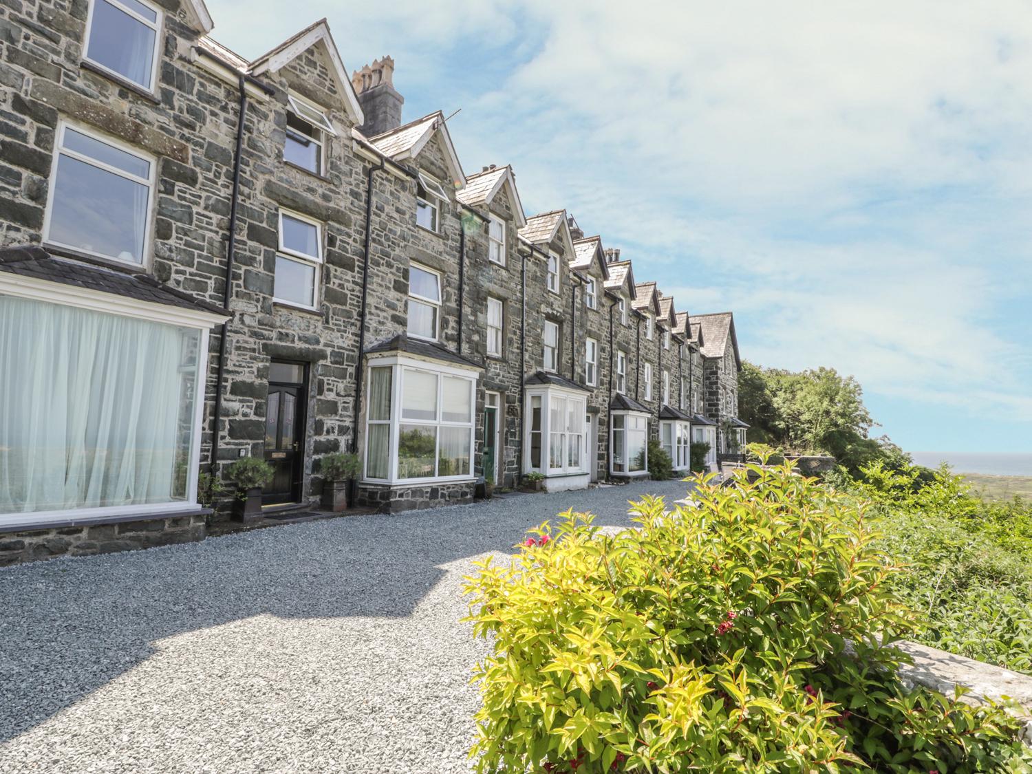 3 Bronwen Terrace