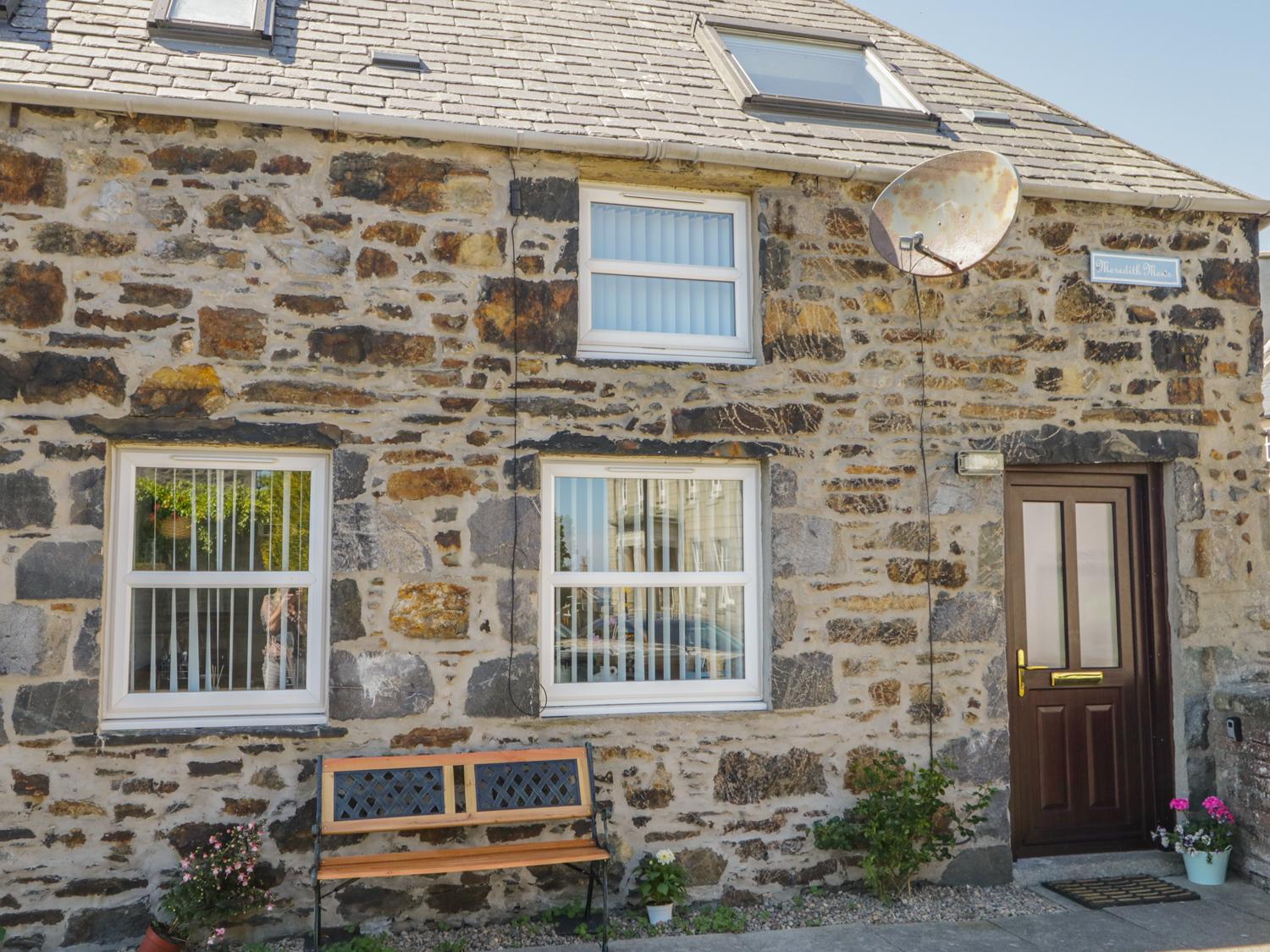 2A Meredith Mews