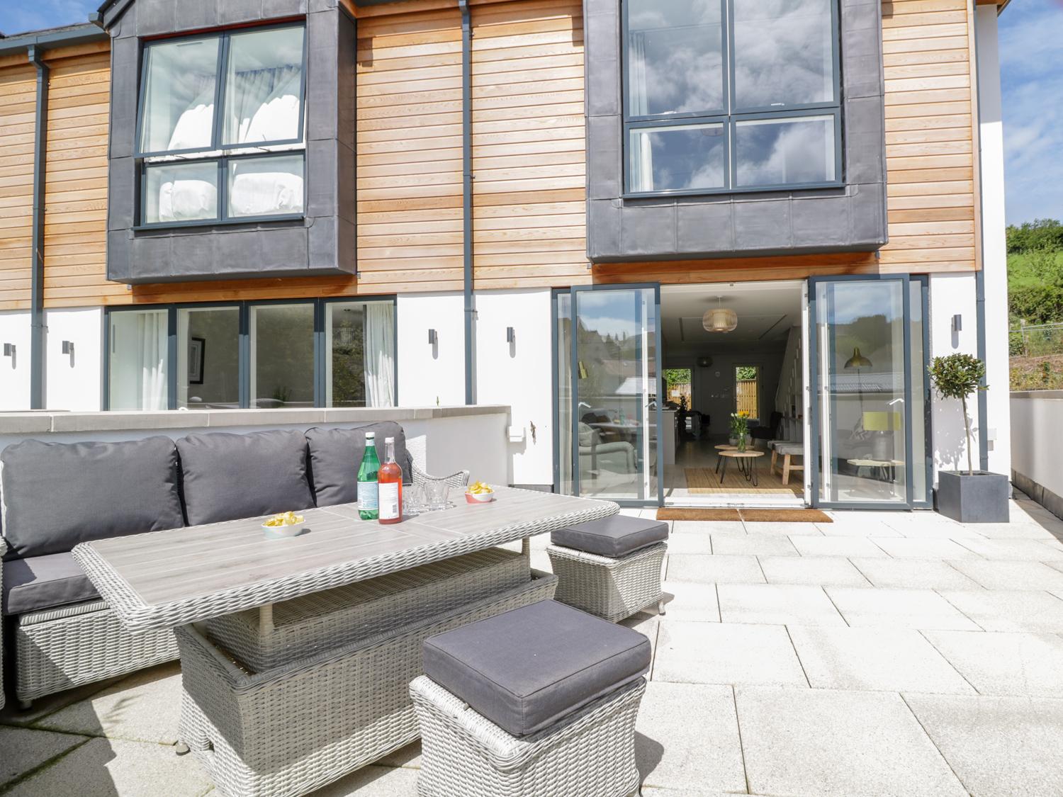 Beachstone, 6 Island Place